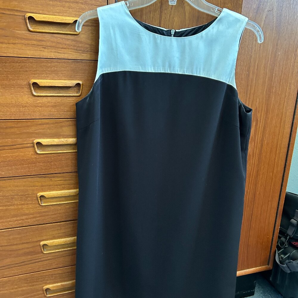 Tinley Road Black and White Shift size L
